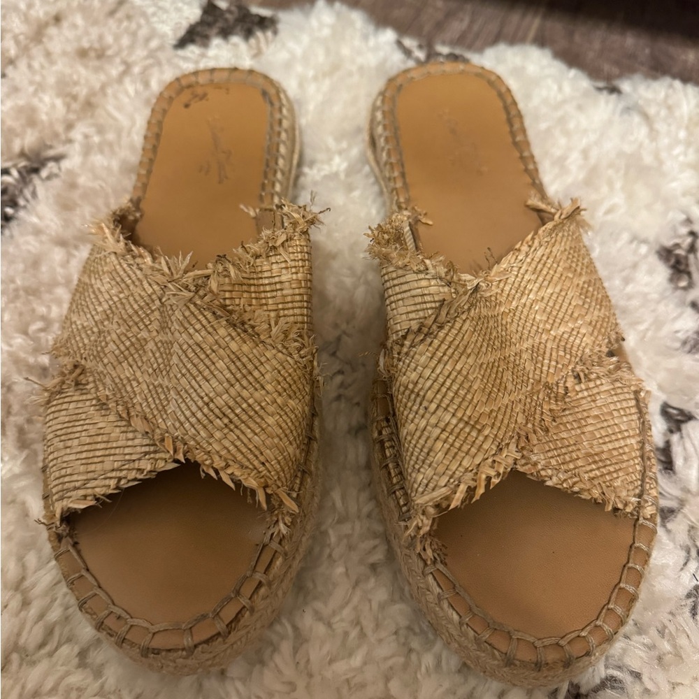 Universal sandals